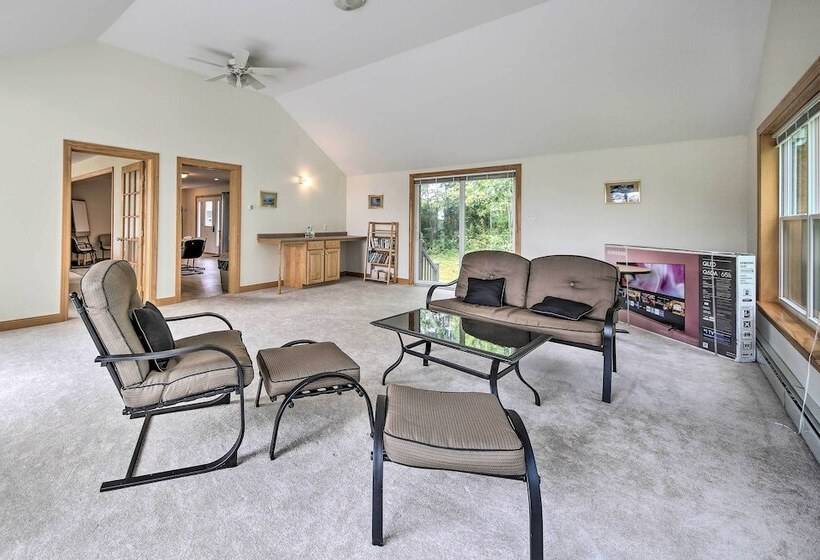 Spacious Bristol House W/ Deck & Harbor Views!