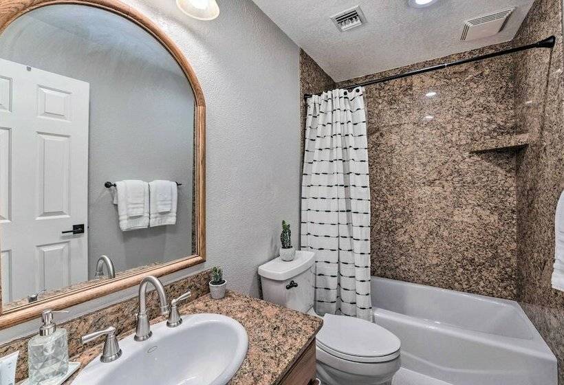 Spacious Desert Retreat ~ 3 Mi To Lake Havasu