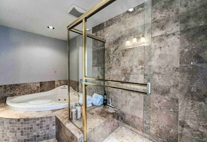 Spacious Desert Retreat ~ 3 Mi To Lake Havasu