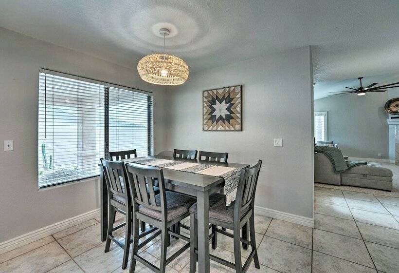 Spacious Desert Retreat ~ 3 Mi To Lake Havasu