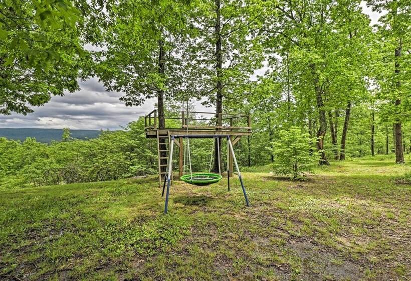 Spacious & Elegant Mountain View Cabin W/ Deck!