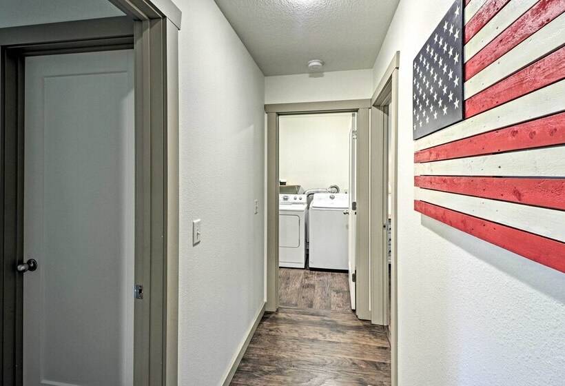 Spacious & Elegant Mountain View Cabin W/ Deck!