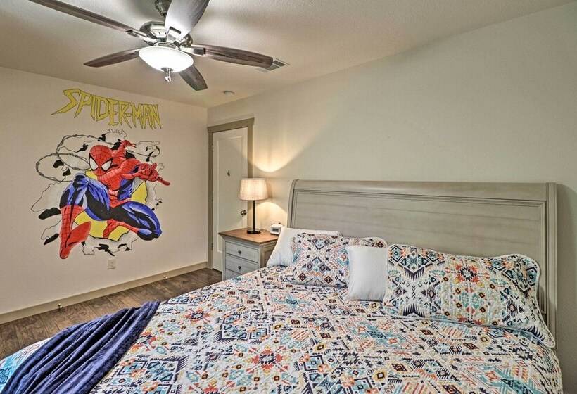 Spacious & Elegant Mountain View Cabin W/ Deck!