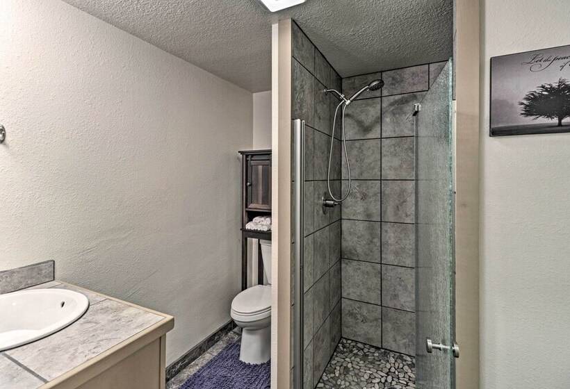 Spacious & Elegant Mountain View Cabin W/ Deck!