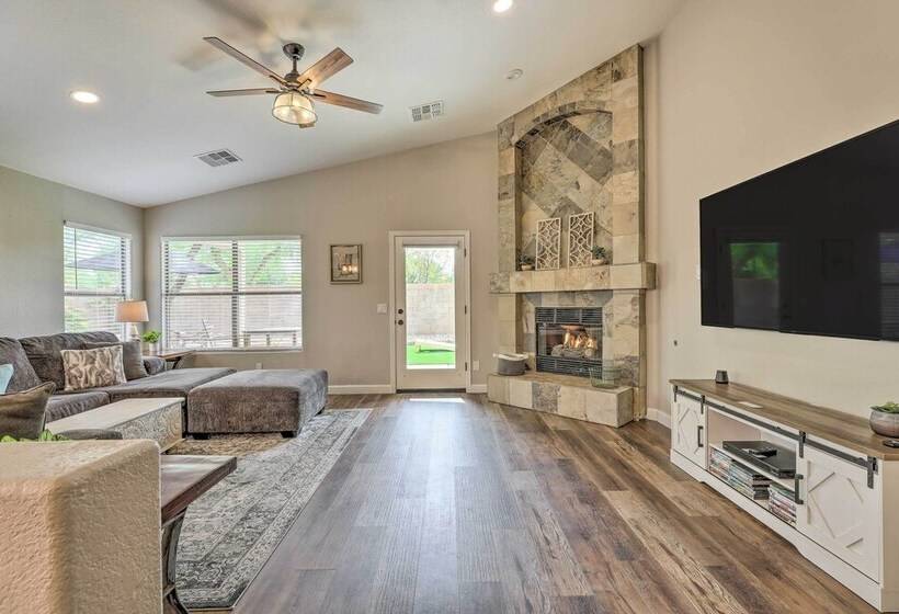 Centrally Located Gilbert Home: Patio & Grill!