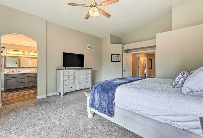 Centrally Located Gilbert Home: Patio & Grill!