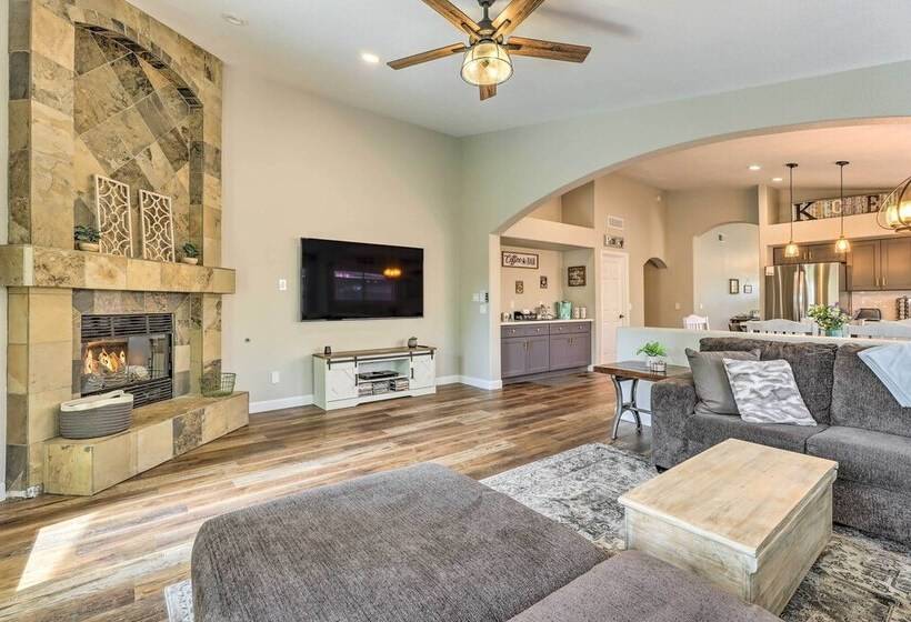 Centrally Located Gilbert Home: Patio & Grill!