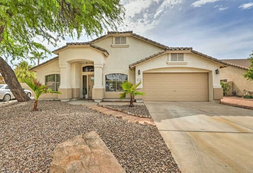 Centrally Located Gilbert Home: Patio & Grill!