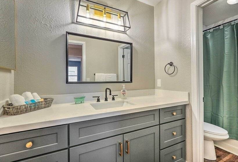 Centrally Located Gilbert Home: Patio & Grill!