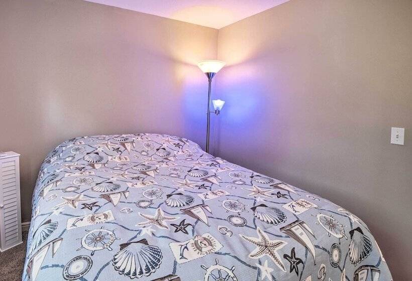 Spacious Gilford Home 2 Mi To Lake Winnipesaukee!