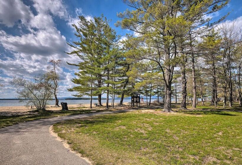 Spacious Gilford Home 2 Mi To Lake Winnipesaukee!