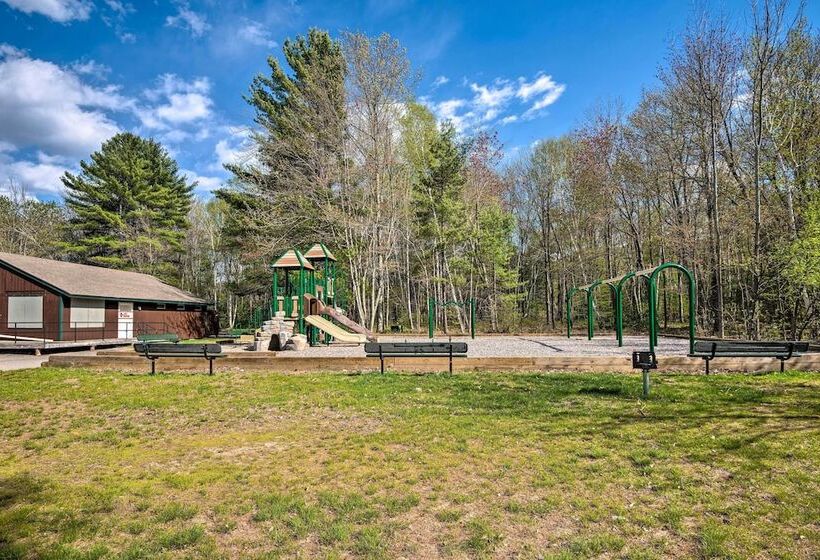 Spacious Gilford Home 2 Mi To Lake Winnipesaukee!