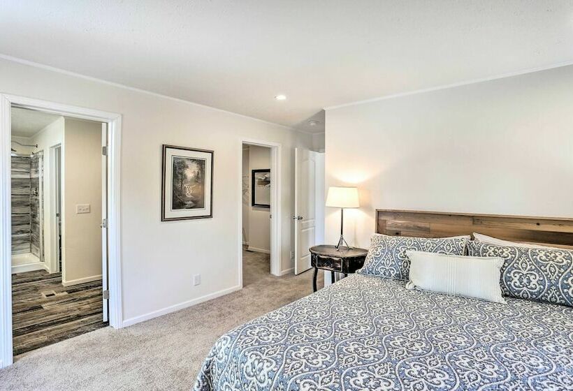 Spacious Hermosa House W/ Black Hills View