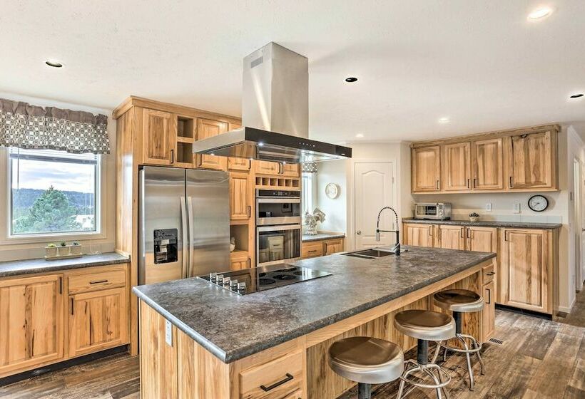 Spacious Hermosa House W/ Black Hills View