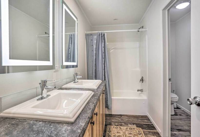 Spacious Hermosa House W/ Black Hills View