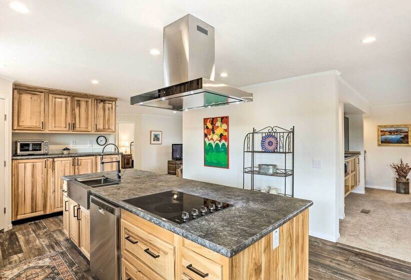 Spacious Hermosa House W/ Black Hills View