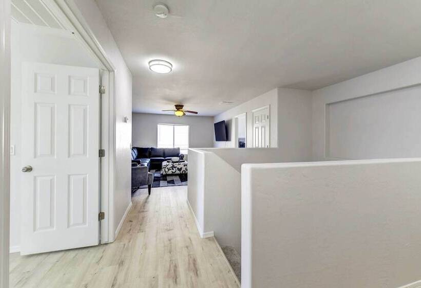 Spacious Arizona Home: Pool, 9 Mi To San Tan Mtn