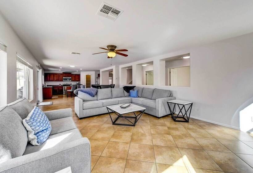 Spacious Arizona Home: Pool, 9 Mi To San Tan Mtn