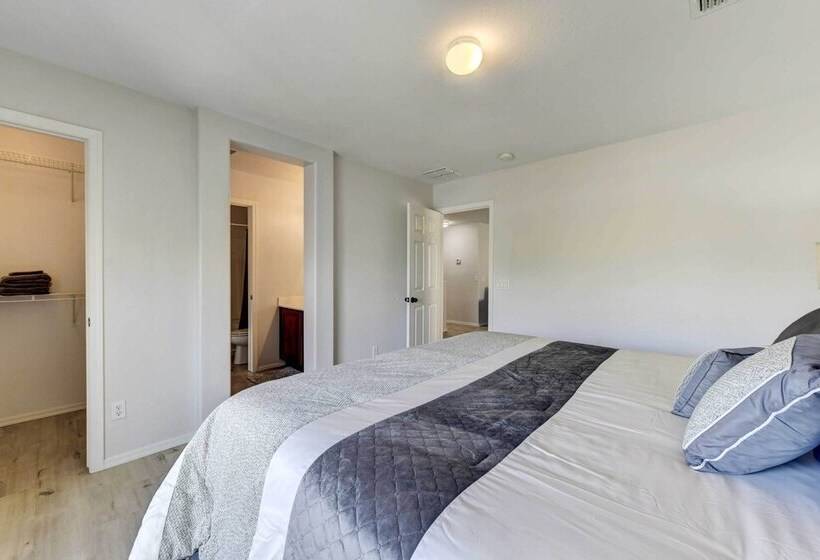 Spacious Arizona Home: Pool, 9 Mi To San Tan Mtn