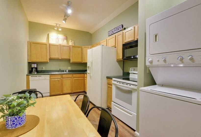 Spacious Mcgaheysville Home: Hot Tub & Pool Table!