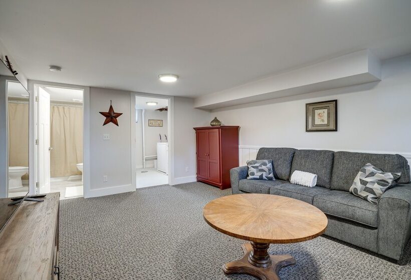 Spacious Minneapolis Home Rental: 8 Mi To Downtown