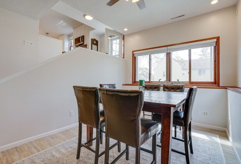 Spacious Minneapolis Home Rental: 8 Mi To Downtown