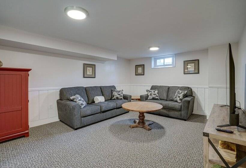 Spacious Minneapolis Home Rental: 8 Mi To Downtown