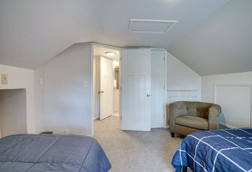 Spacious Minneapolis Home Rental: 8 Mi To Downtown