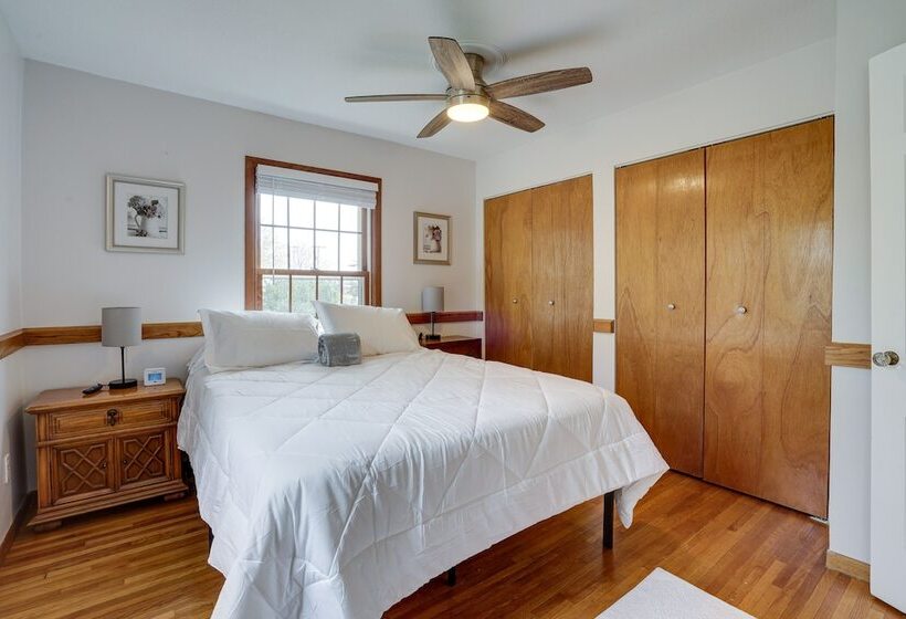 Spacious Minneapolis Home Rental: 8 Mi To Downtown