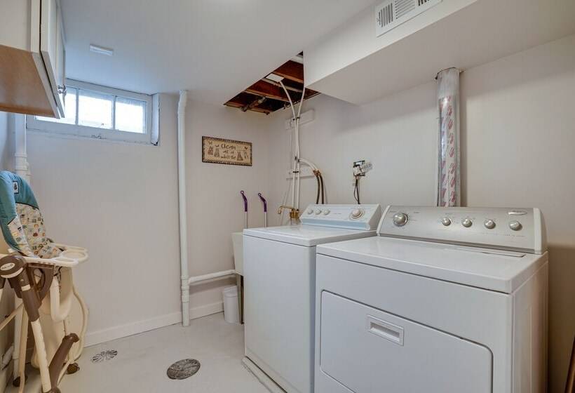 Spacious Minneapolis Home Rental: 8 Mi To Downtown