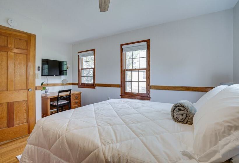 Spacious Minneapolis Home Rental: 8 Mi To Downtown