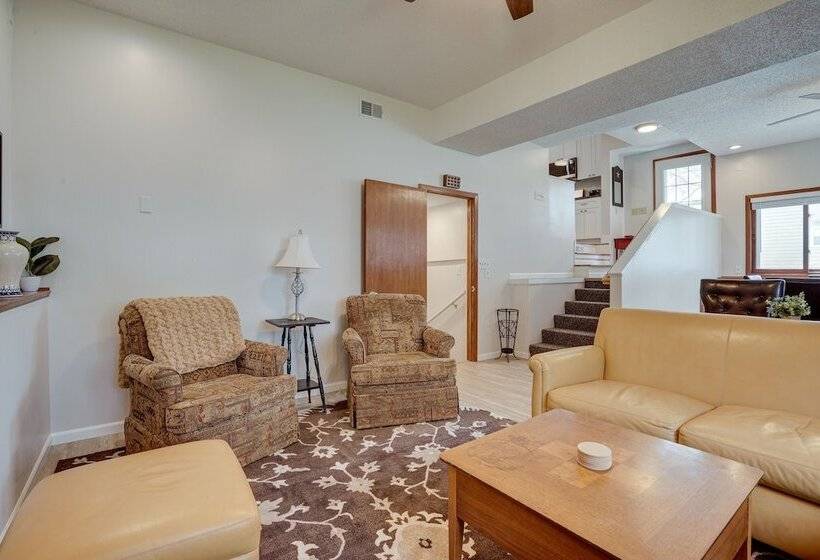 Spacious Minneapolis Home Rental: 8 Mi To Downtown