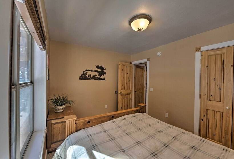 Spacious Pinetop Country Club Cabin W/ Deck!