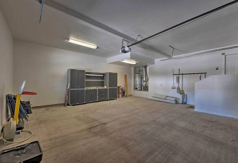 Spacious Pinetop Country Club Cabin W/ Deck!