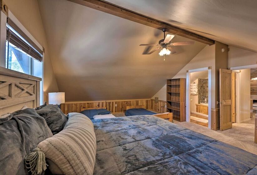 Spacious Pinetop Country Club Cabin W/ Deck!