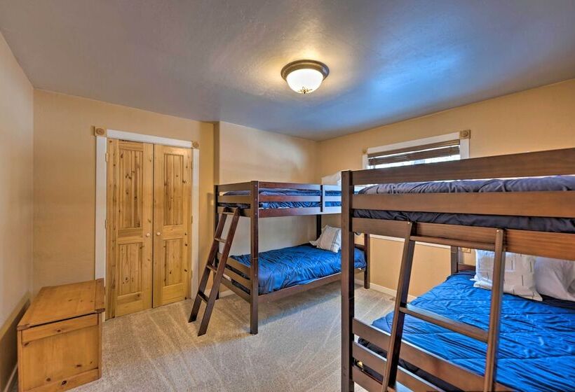 Spacious Pinetop Country Club Cabin W/ Deck!