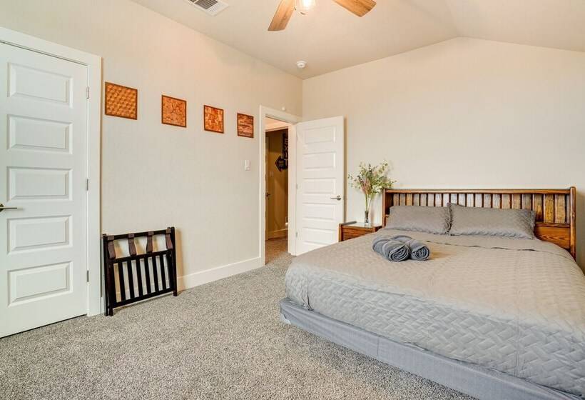 Spacious San Antonio Home: 4 Mi To Seaworld!