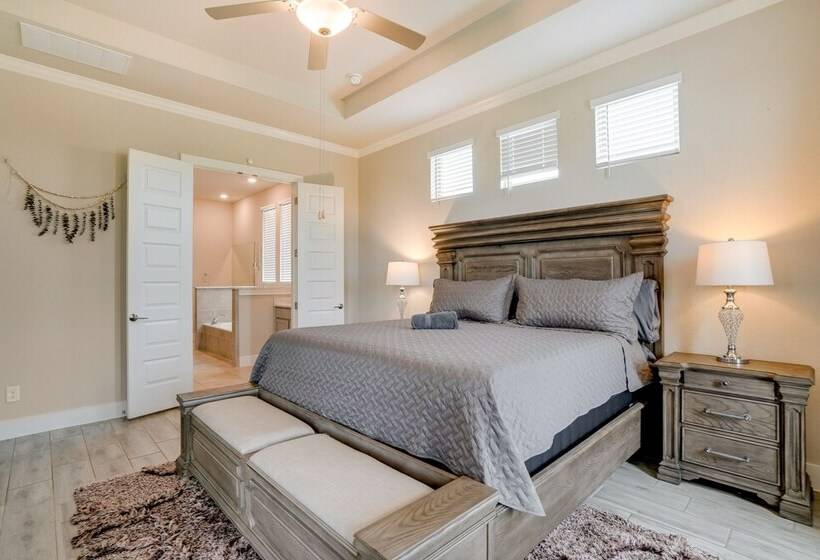 Spacious San Antonio Home: 4 Mi To Seaworld!