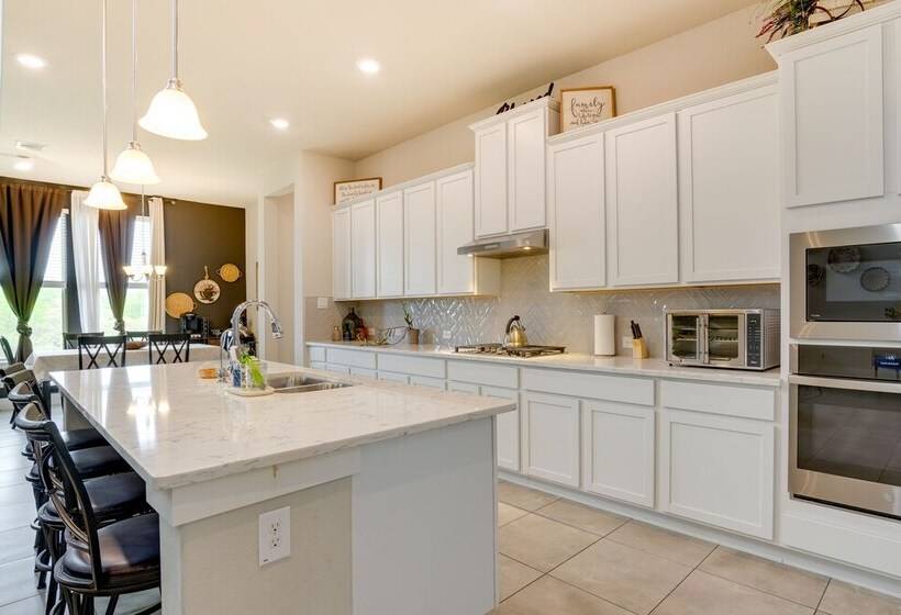 Spacious San Antonio Home: 4 Mi To Seaworld!