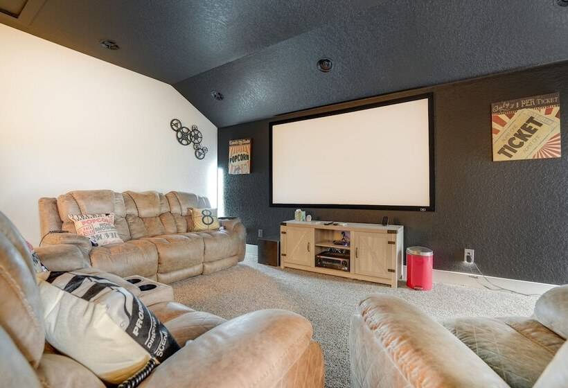 Spacious San Antonio Home: 4 Mi To Seaworld!