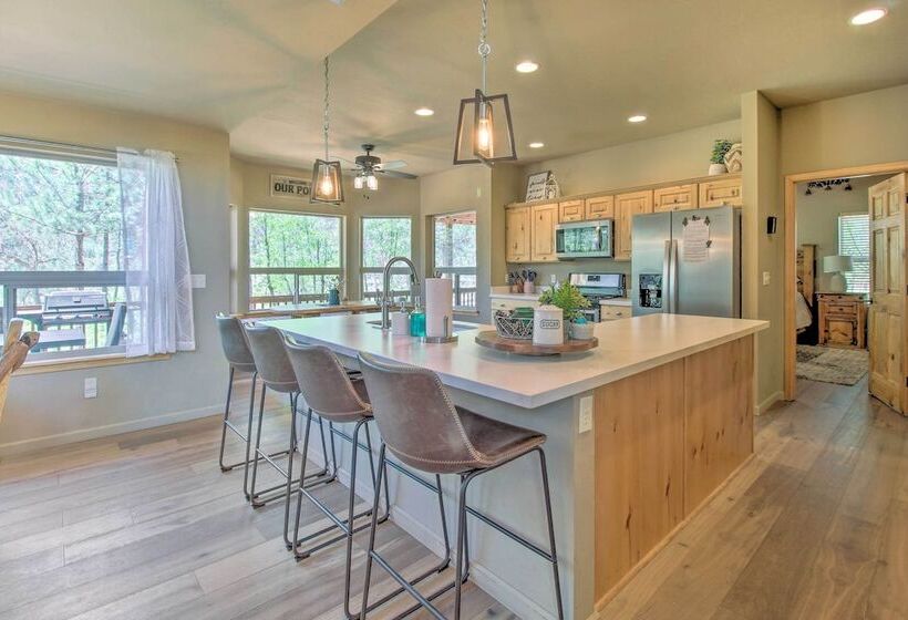 Deck, Grill & Fire Pit: Spacious Show Low Hideaway