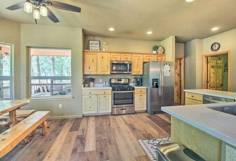 Deck, Grill & Fire Pit: Spacious Show Low Hideaway