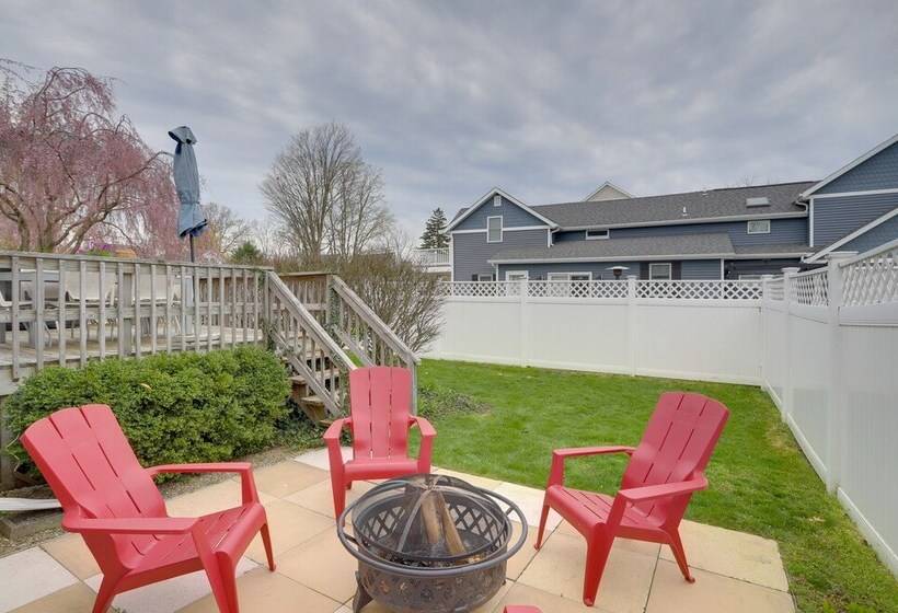 Spacious South Haven Retreat Near Lake Michigan