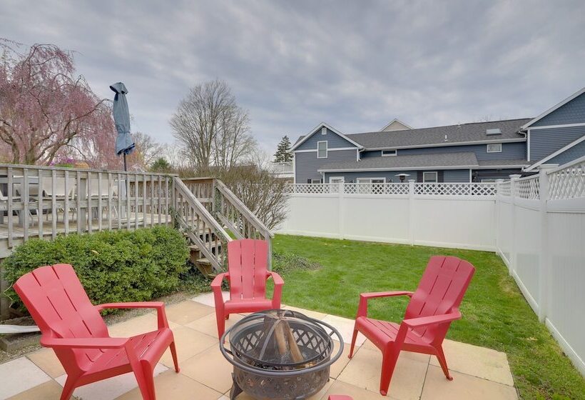 Spacious South Haven Retreat Near Lake Michigan