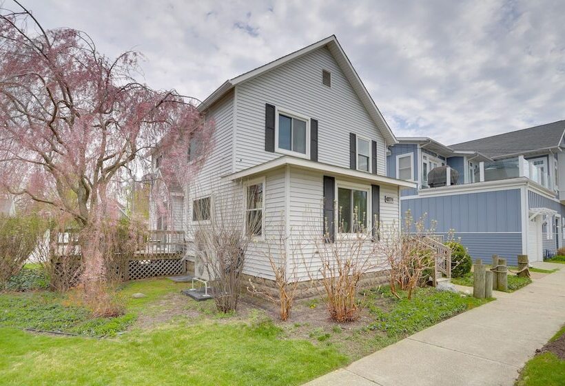 Spacious South Haven Retreat Near Lake Michigan