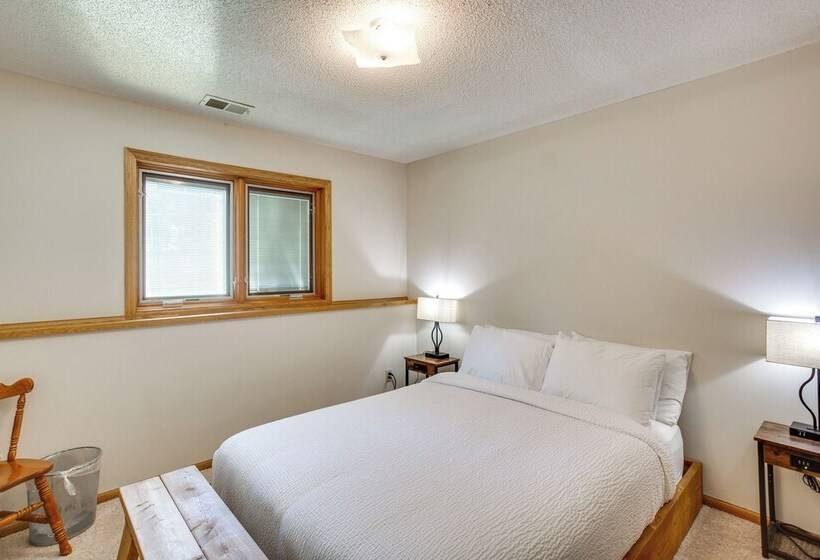 Sporty Blaine Home W/ Games ~ 2 Mi To Super Rink!