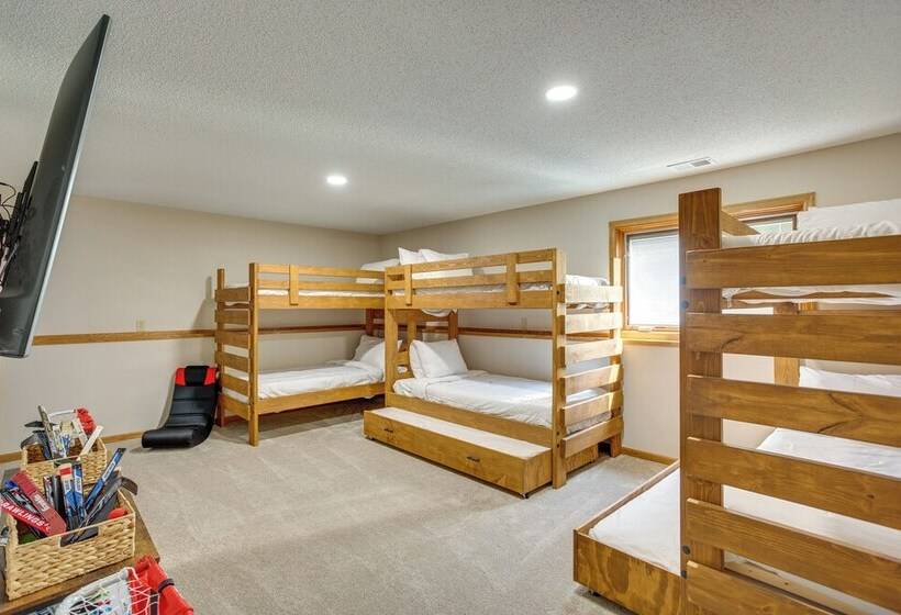 Sporty Blaine Home W/ Games ~ 2 Mi To Super Rink!