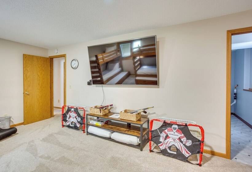 Sporty Blaine Home W/ Games ~ 2 Mi To Super Rink!
