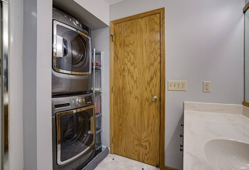 Sporty Blaine Home W/ Games ~ 2 Mi To Super Rink!