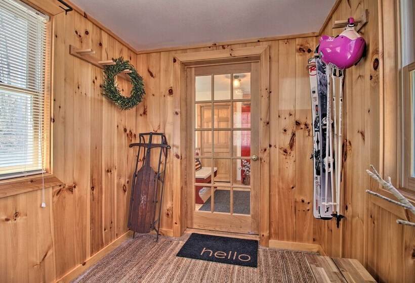 Storybook Stratton House: 3 Mi To Mount Snow!